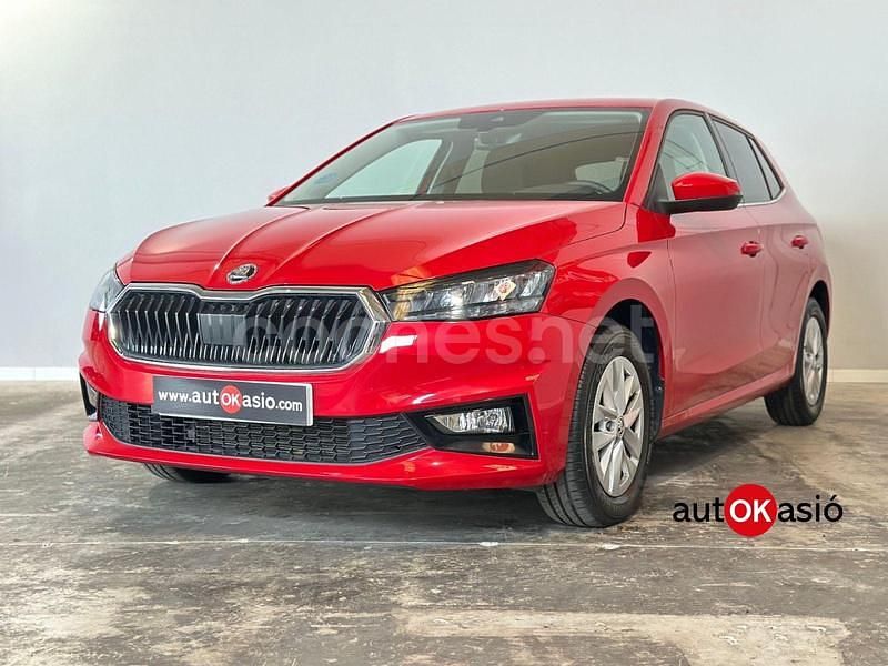 Rojo Usado 2024 Skoda Fabia Selection Berlina | 16.790 € (Super precio) - Imagen 1/4