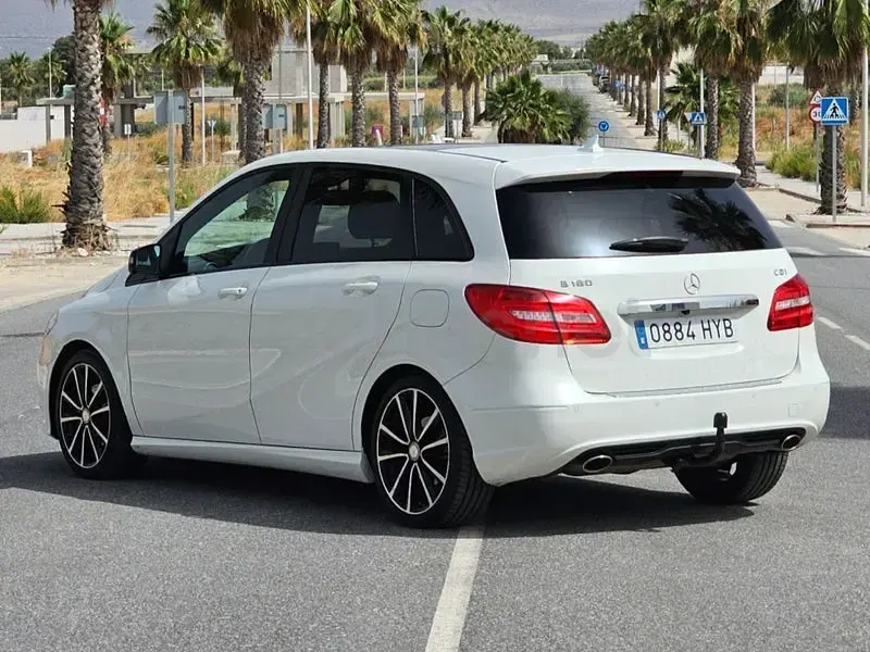 Usado Mercedes B180 109 CV (80 kW) 2015 Blanco Utilitario