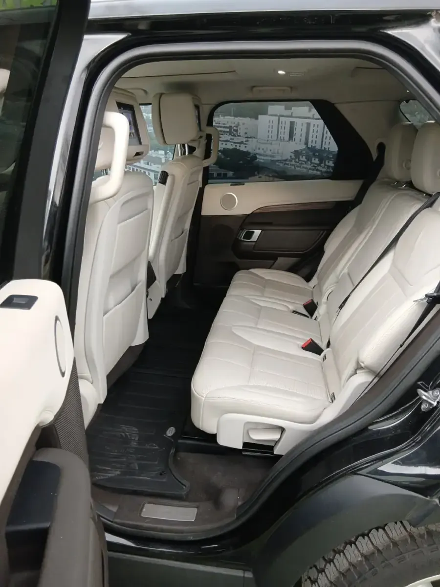 Usado Land Rover Discovery 5 HSE Luxury 258 CV (189 kW) 2017 Negro SUV