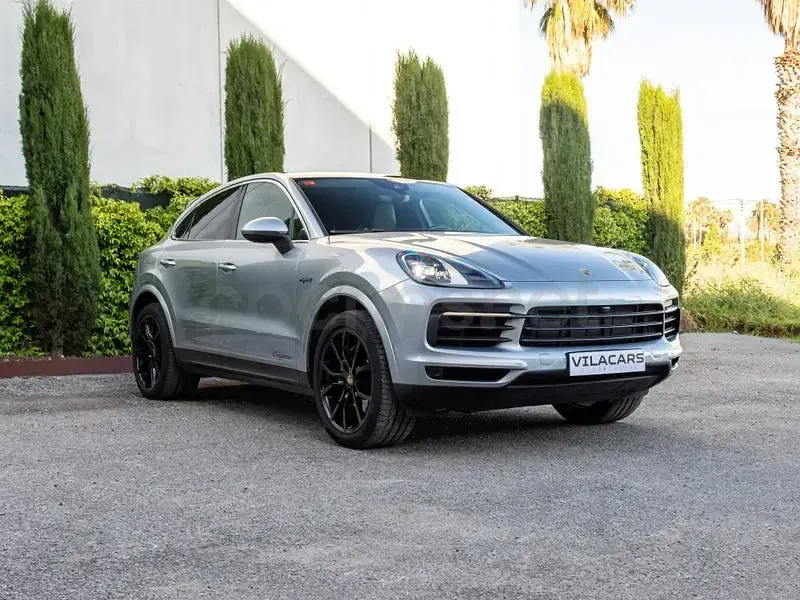 Usado Porsche Cayenne 462 CV (339 kW) 2021 Gris / plata SUV