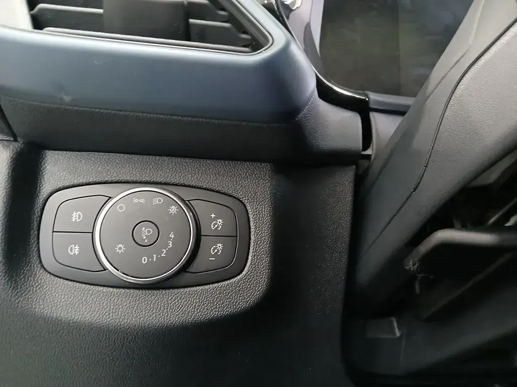 Nuevo Ford Tourneo Courier Active 125 CV (91 kW) 2026 Verde bursting (metalizado) Monovolumen