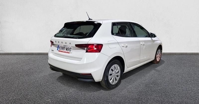 Usado Skoda Fabia Active 80 CV (58 kW) 2022 Utilitario