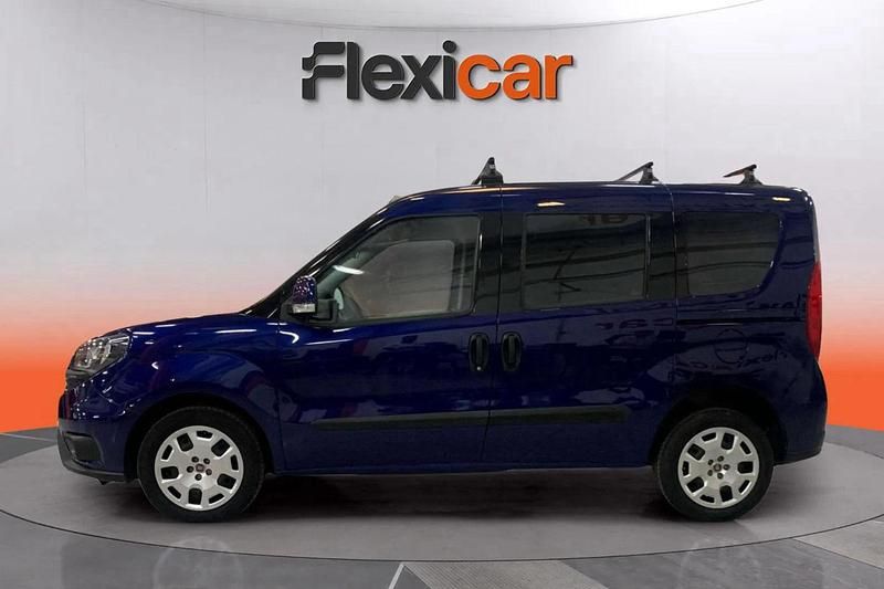 Usado Fiat Doblò Easy 95 CV (69 kW) 2019 Azul Monovolumen