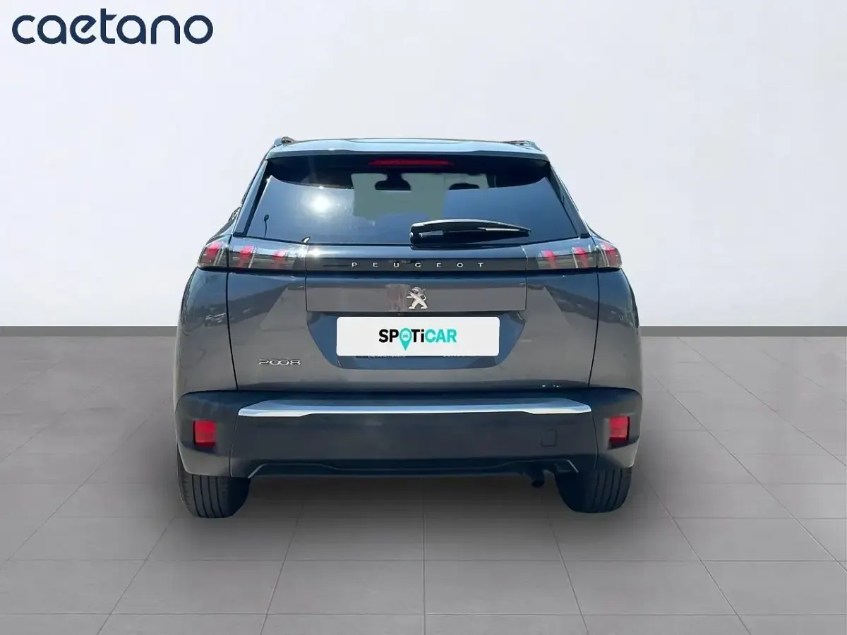Usado Peugeot 2008 Allure 100 CV (73 kW) 2022 Gris SUV