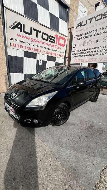 Usado Peugeot 5008 2011 Negro Familiar
