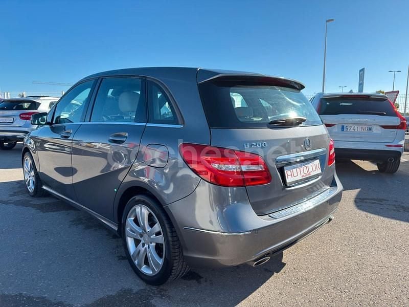 Usado Mercedes B200 136 CV (100 kW) 2014 Marrón Monovolumen