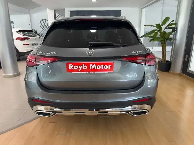 Usado Mercedes GLC220 197 CV (144 kW) 2023 Gris / plata SUV