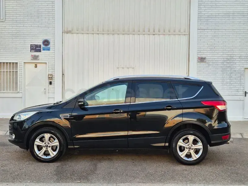 Usado Ford Kuga Trend 140 CV (102 kW) 2014 Negro SUV