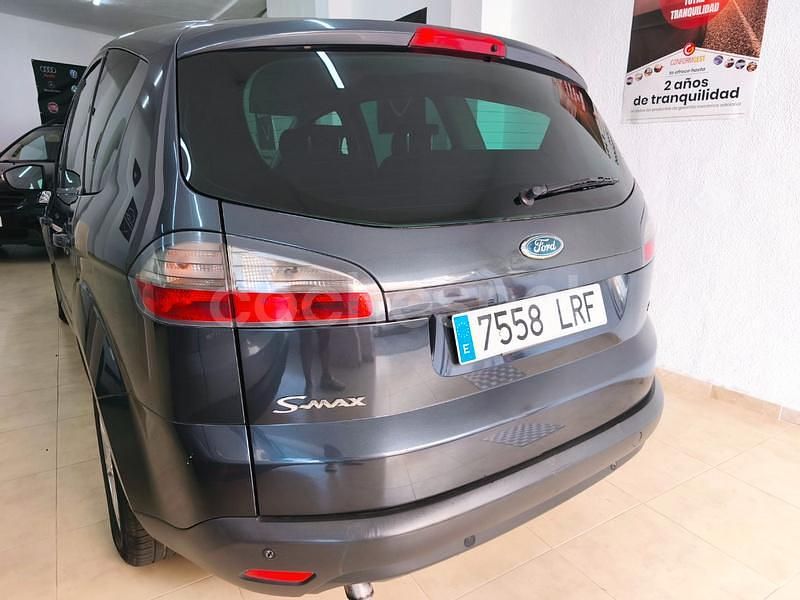 Usado Ford S-MAX Trend 125 CV (91 kW) 2007 Gris / plata Monovolumen