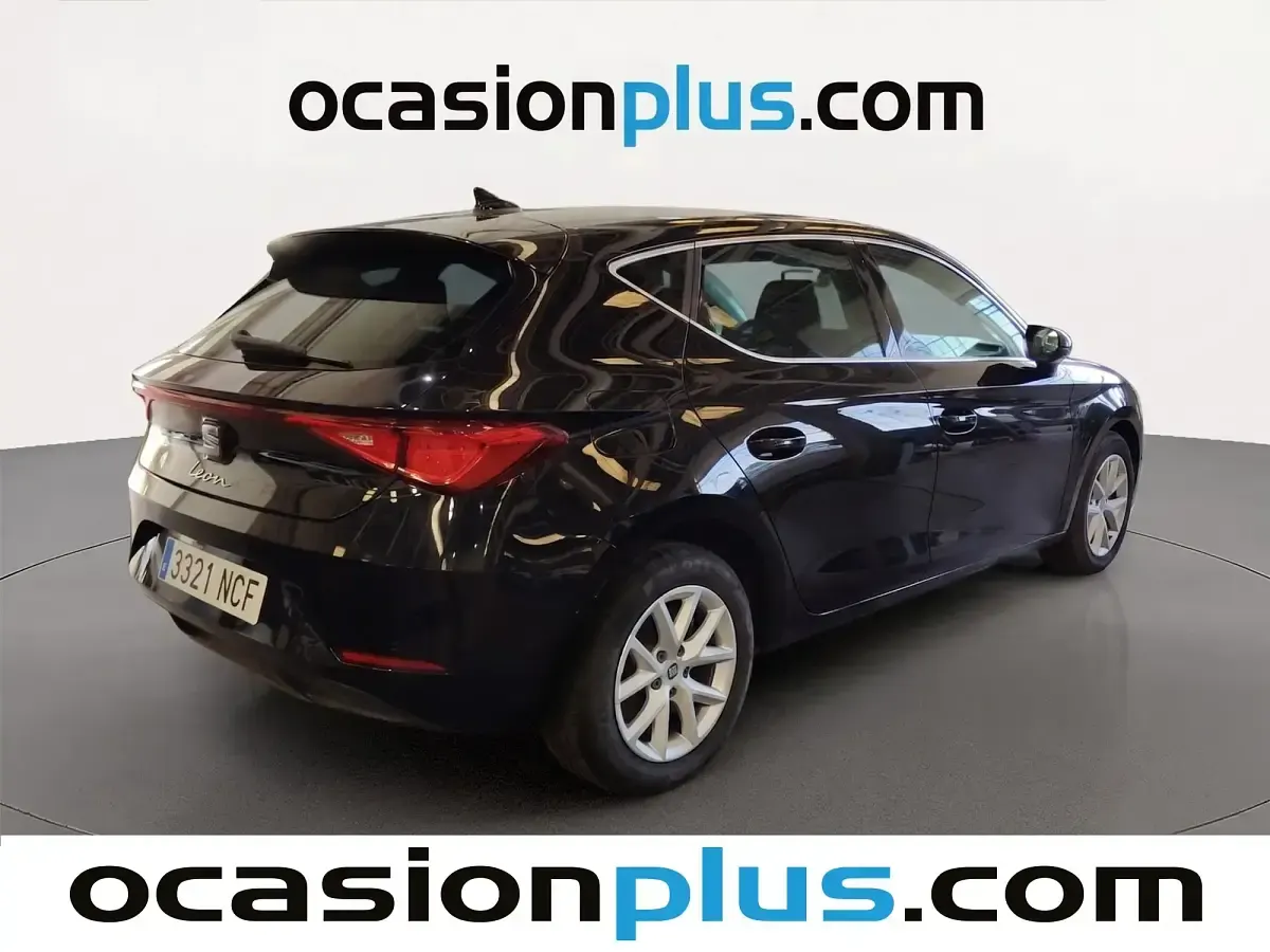 Usado Seat Leon Style 116 CV (85 kW) 2025 Negro Berlina