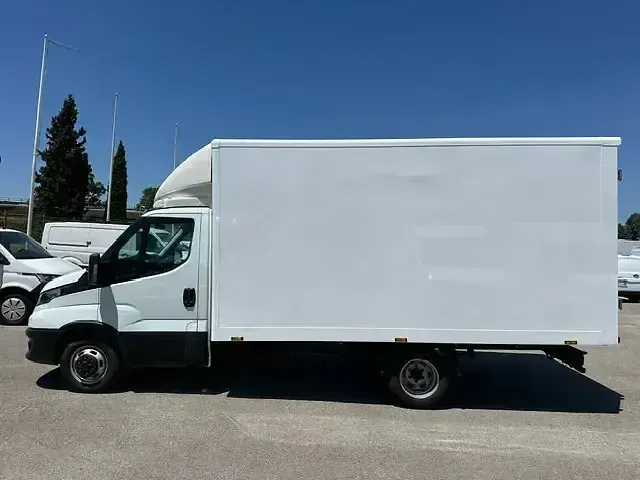 Usado Iveco Daily 156 CV (114 kW) 2024 Blanco Berlina