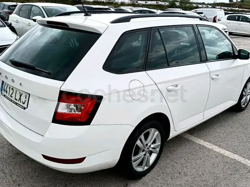 Usado Skoda Fabia Ambition 95 CV (69 kW) 2022 Blanco Utilitario