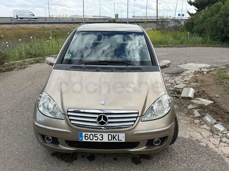 Usado Mercedes A200 Elegance 140 CV (102 kW) 2005 Beige Monovolumen