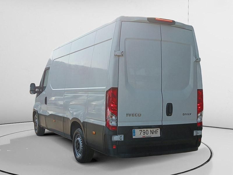Usado Iveco Daily 136 CV (100 kW) 2022 Berlina