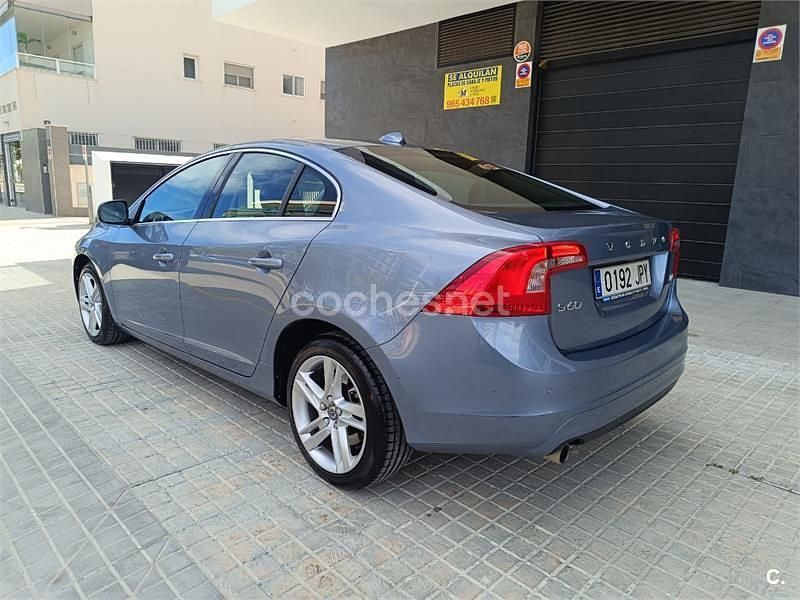 Usado Volvo S60 Momentum 136 CV (100 kW) 2016 Azul Berlina