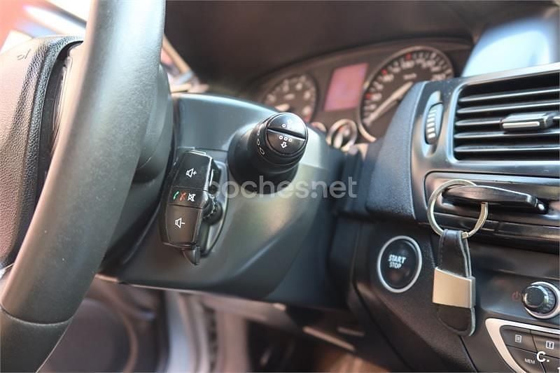 Usado Renault Laguna III Expression 140 CV (102 kW) 2010 Gris / plata Berlina