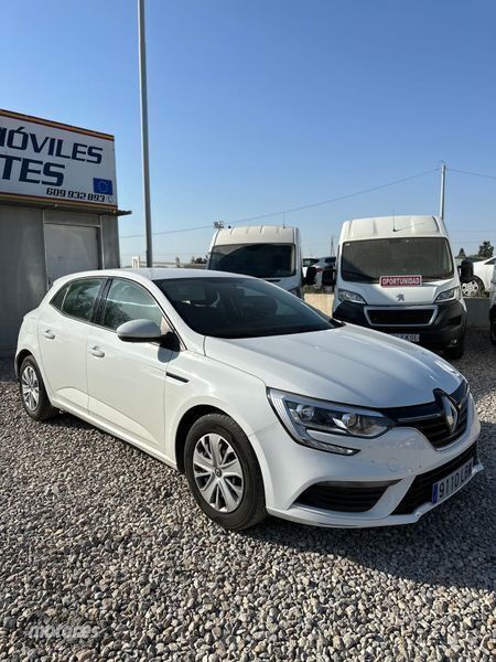 Usado Renault Mégane IV Business 115 CV (84 kW) 2019 Blanco Berlina