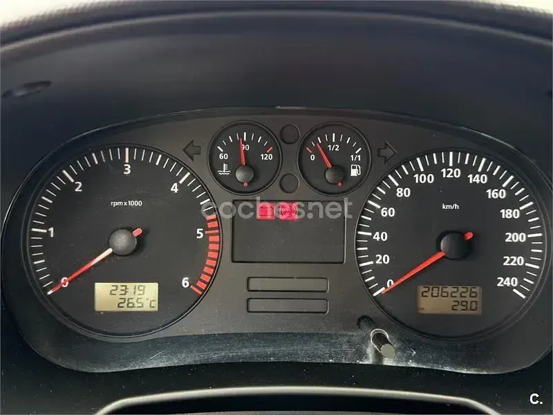 Usado Seat Leon 110 CV (80 kW) 2003 Rojo Utilitario