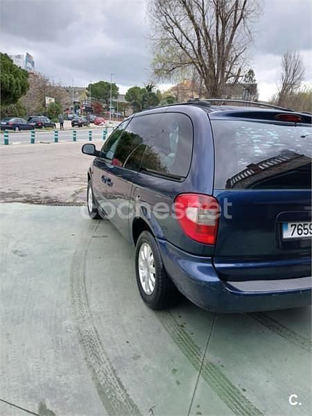 Usado Chrysler Voyager 140 CV (102 kW) 2004 Azul Monovolumen