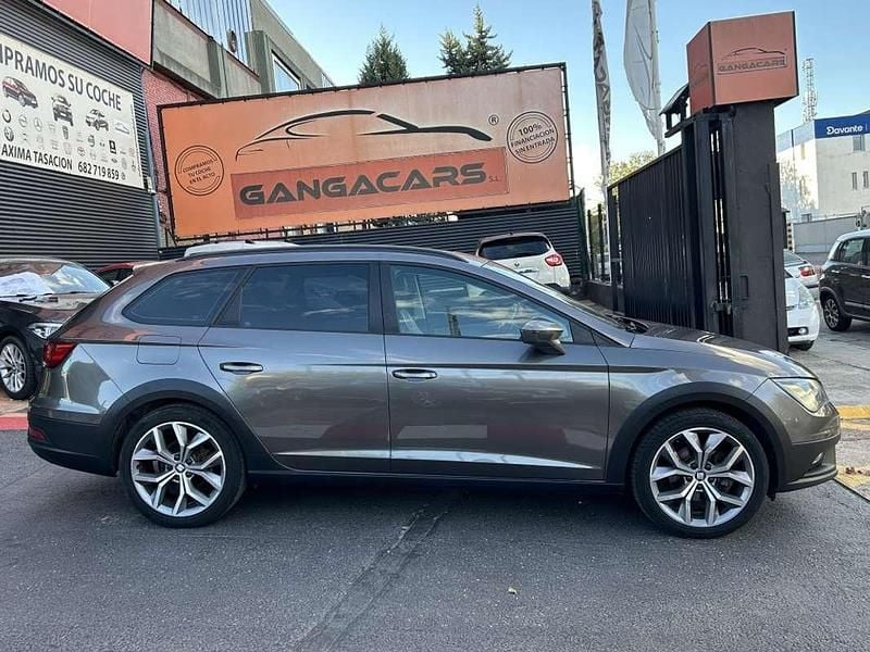 Usado Seat Leon 4Drive 150 CV (110 kW) 2016 Gris SUV