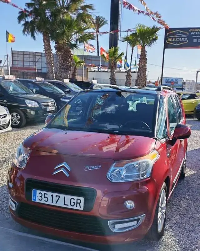 Usado Citroën C3 Picasso Seduction 92 CV (67 kW) 2014 Rojo Monovolumen