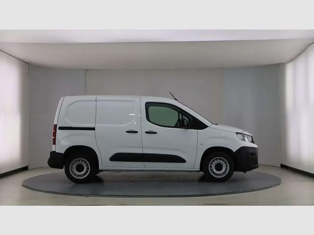 Usado Peugeot Partner 99 CV (72 kW) 2023 Blanco Monovolumen