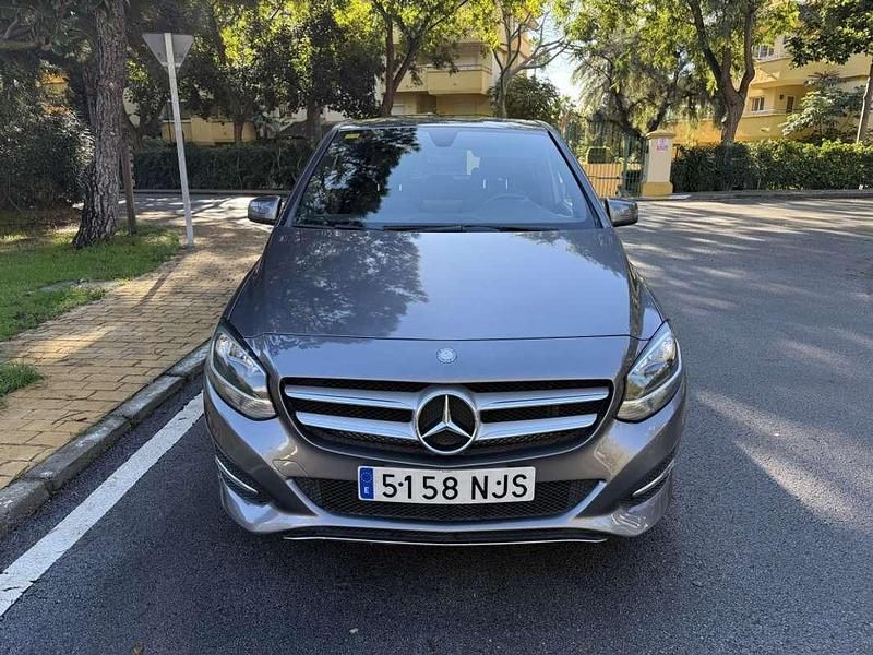 Usado Mercedes B180 109 CV (80 kW) 2015 Gris Utilitario