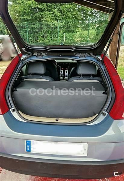 Azul Usado 2007 Volvo C30 Momentum Utilitario | 3900 € (Precio justo) - Imagen 1/4