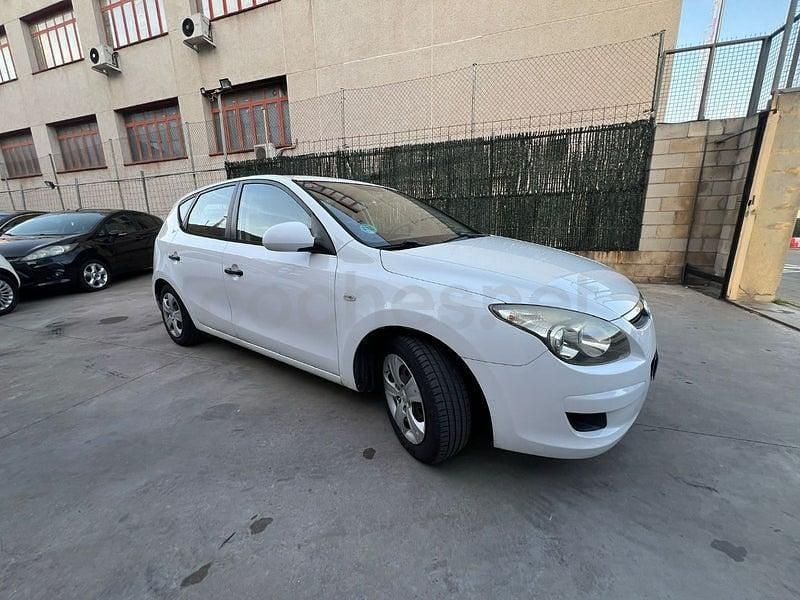 Usado Hyundai i30 Classic 109 CV (80 kW) 2010 Blanco Berlina