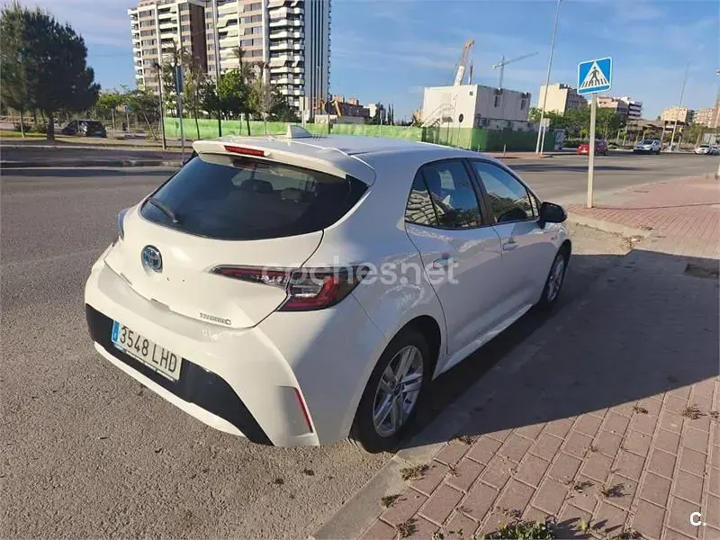 Usado Toyota Corolla Active 122 CV (89 kW) 2020 Blanco Berlina
