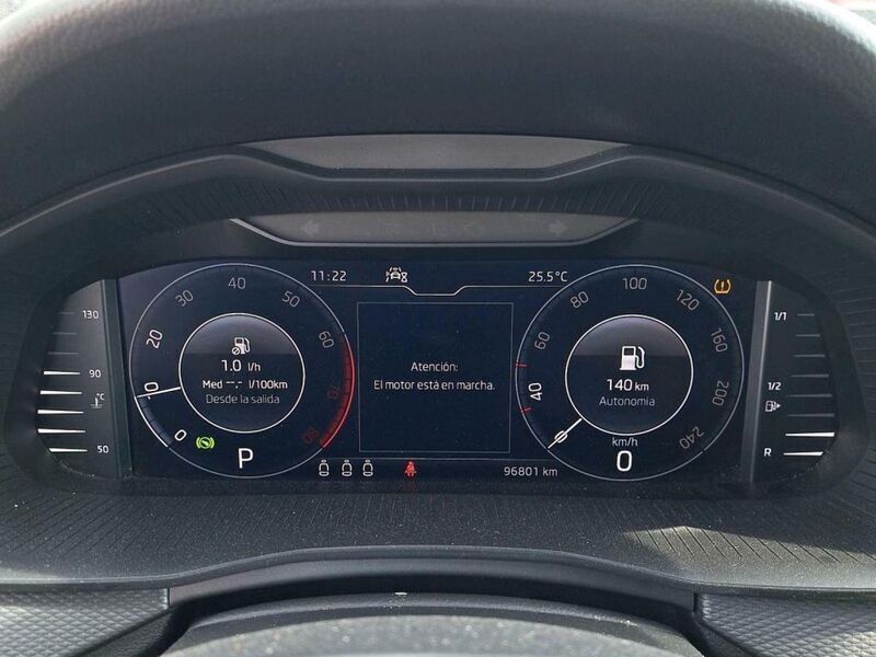 Usado Skoda Kamiq Ambition 110 CV (80 kW) 2021 Blanco SUV
