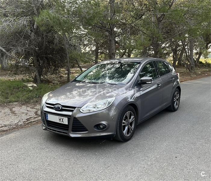 Beige Usado 2014 Ford Focus Berlina | 6000 € (Buen precio) - Imagen 1/4