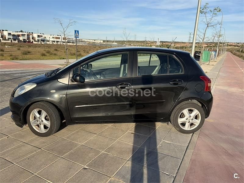 Usado Toyota Yaris 90 CV (66 kW) 2007 Negro Utilitario