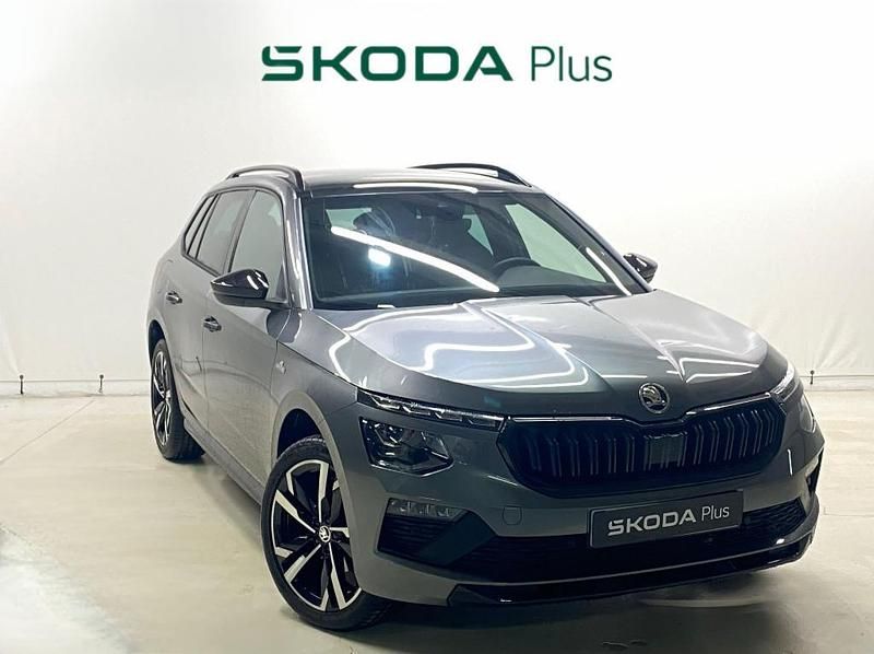 Gris Usado 2025 Skoda Kamiq Monte Carlo SUV | 26.900 € (Un poco caro) - Imagen 1/4