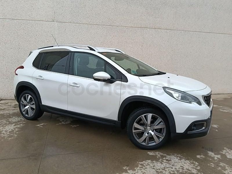 Usado Peugeot 2008 Allure 120 CV (88 kW) 2017 Blanco SUV