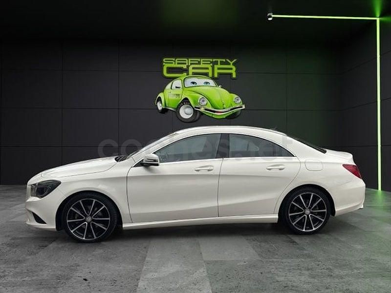 Usado Mercedes CLA200 136 CV (100 kW) 2013 Blanco Berlina