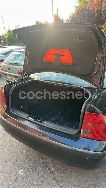 Usado VW Passat Trendline 130 CV (95 kW) 2000 Negro Familiar