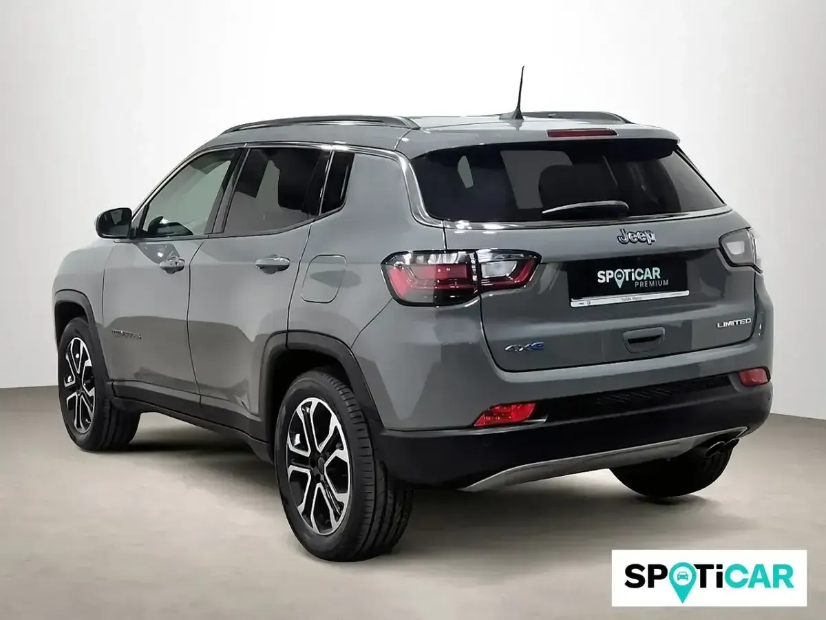 Usado Jeep Compass Limited 190 CV (139 kW) 2022 Gris SUV