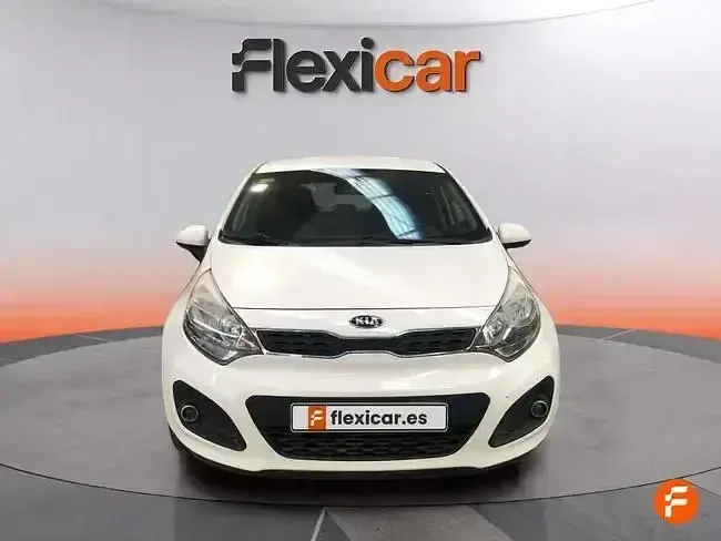 Usado Kia Rio 85 CV (62 kW) 2014 Blanco