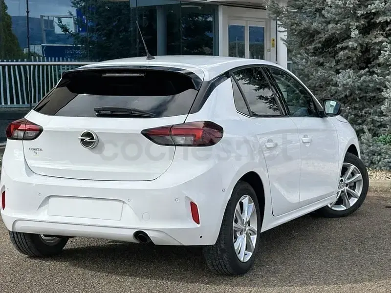 Usado Opel Corsa Elegance 102 CV (75 kW) 2022 Blanco Utilitario