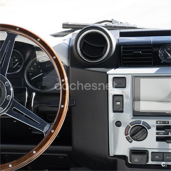 Usado Land Rover Defender 122 CV (89 kW) 2009 Gris / plata Recogida