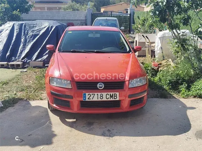 Usado Fiat Stilo Dynamic 115 CV (84 kW) 2003 Rojo Berlina