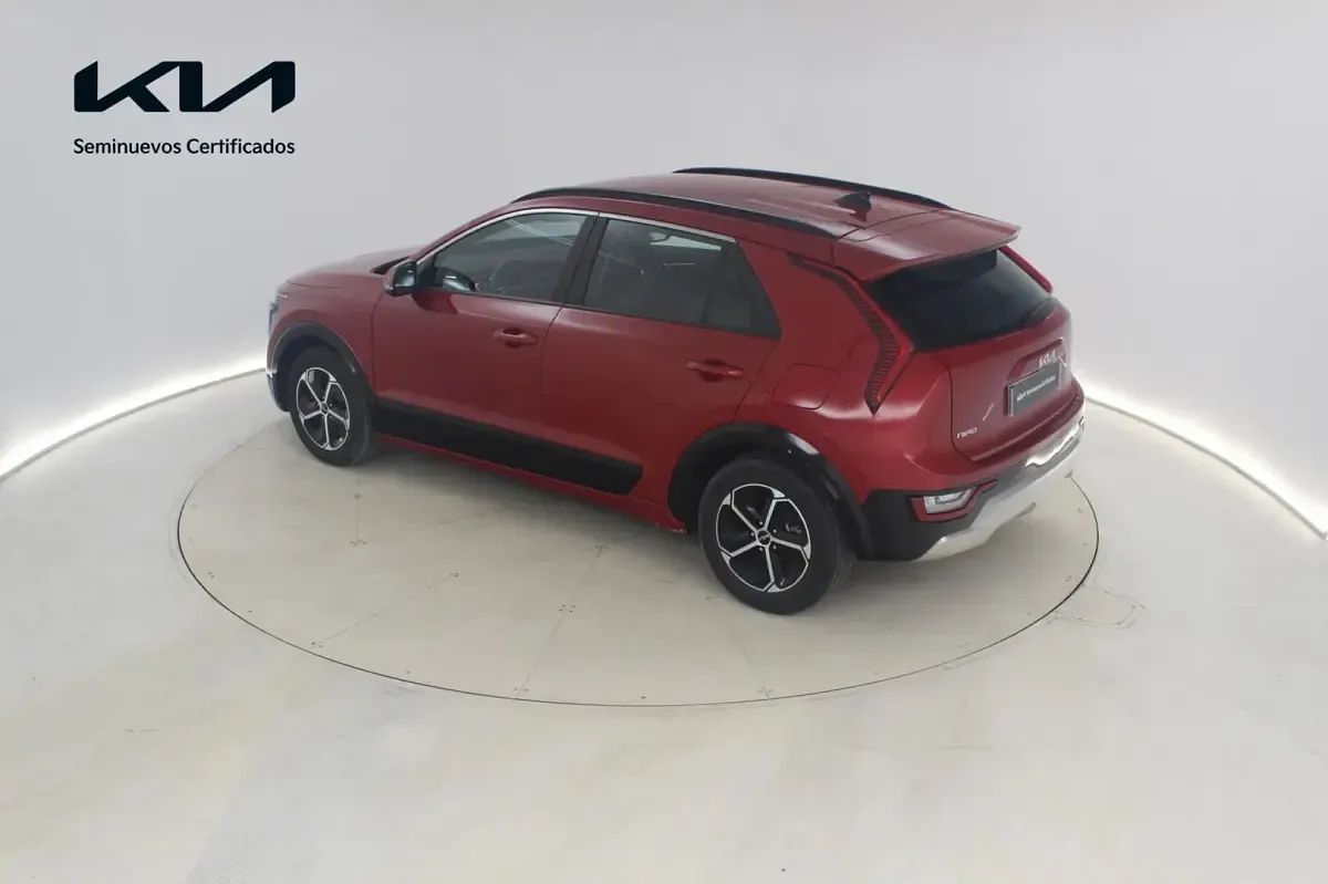 Usado Kia Niro 141 CV (103 kW) 2024 Runway red SUV