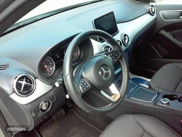 Usado Mercedes B220 136 CV (100 kW) 2015 Gris Utilitario