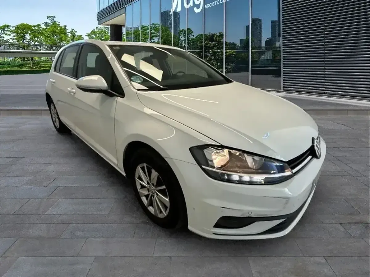 Begagnad VW Golf VII Edition 116 HK (85 kW) 2020 Vit Sedan