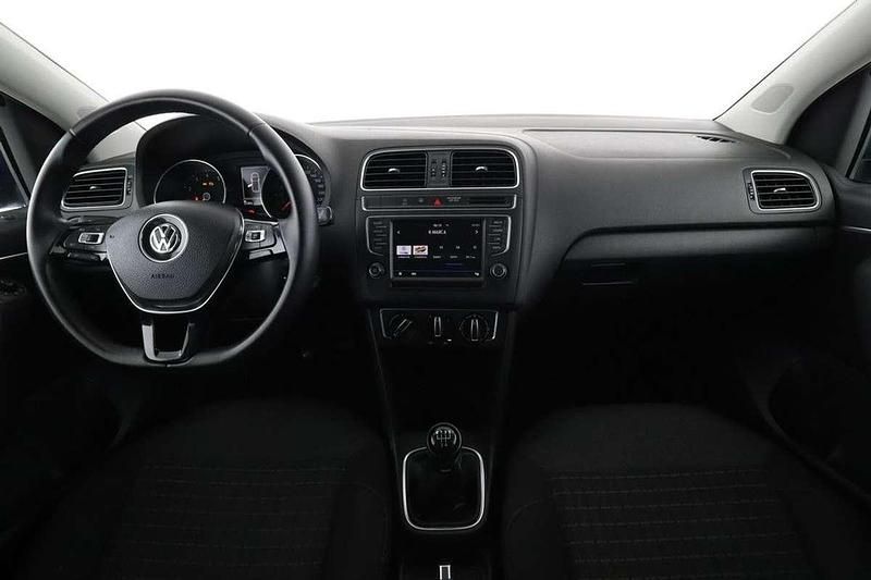 Usado VW Polo Advance 91 CV (66 kW) 2016 Azul Berlina