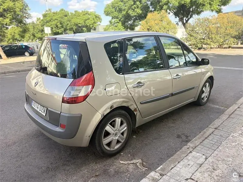 Usado Renault Scénic II Dynamique 130 CV (95 kW) 2006 Beige Monovolumen