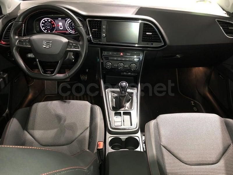 Usado Seat Leon FR 125 CV (91 kW) 2018 Gris / plata Berlina