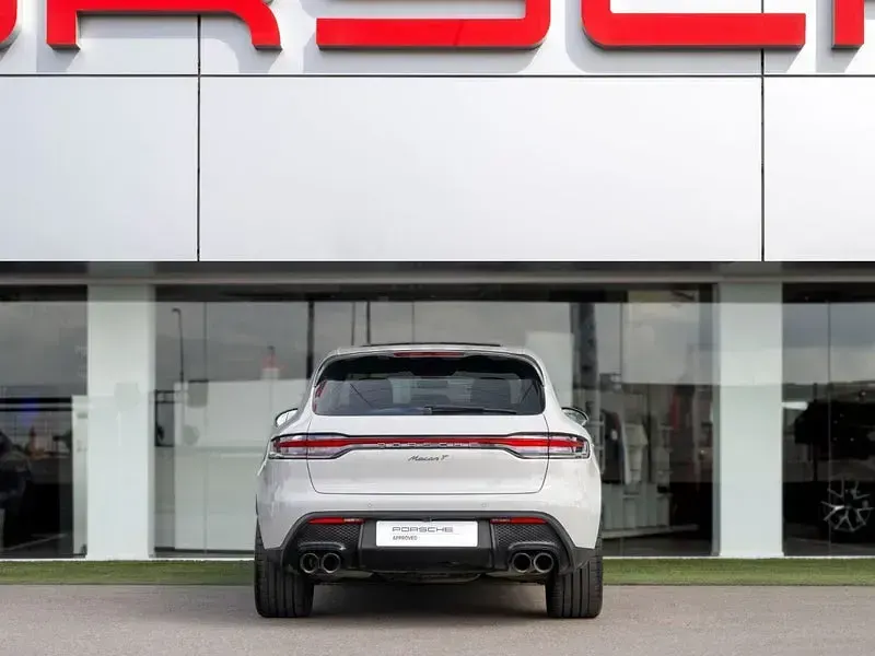 Usado Porsche Macan 265 CV (194 kW) 2022 Gris / plata SUV