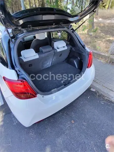 Usado Toyota Yaris Hybrid Advance 100 CV (73 kW) 2017 Blanco Berlina